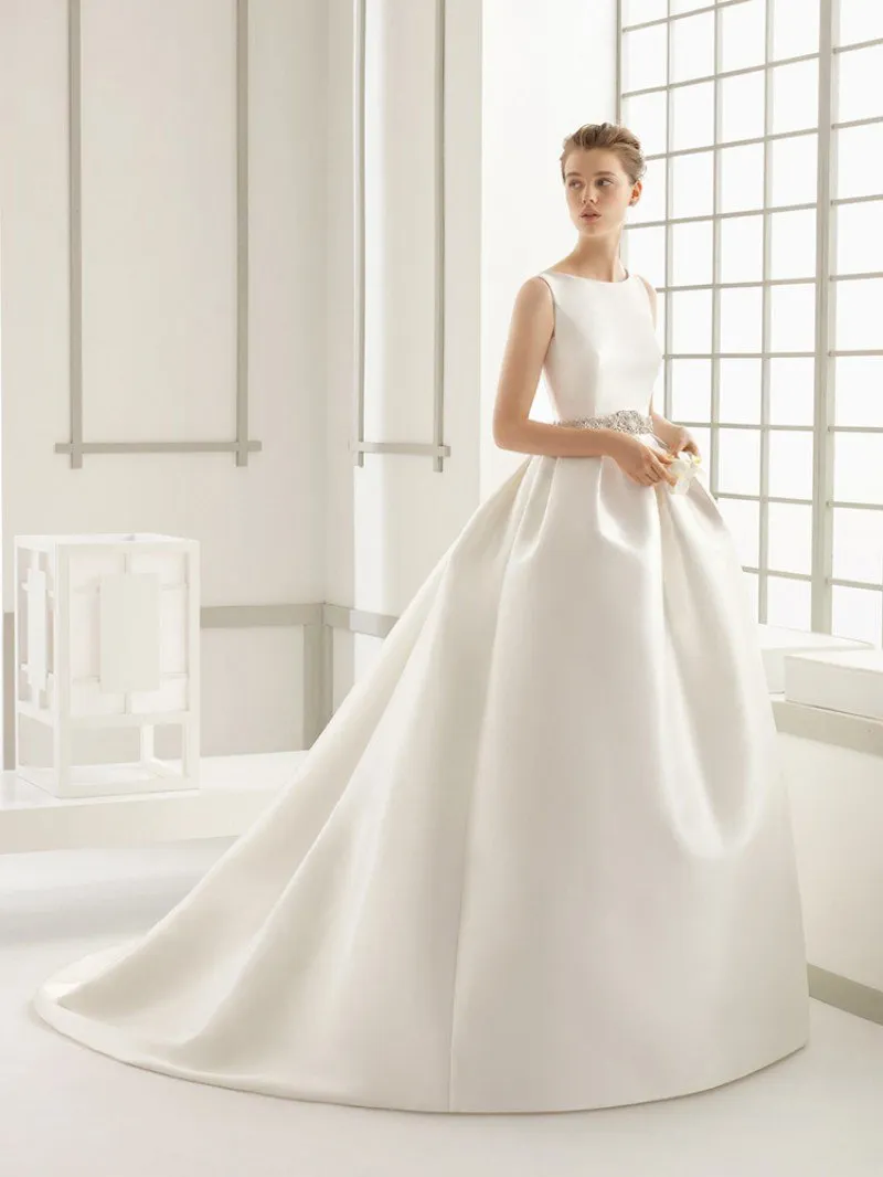 ---Inexpensive high-necked princely wedding dress made in satin--