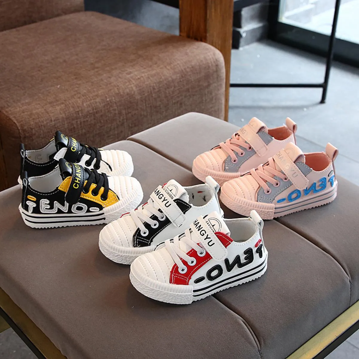 2024 nuove scarpe da studente tutte abbinate calzature casual per bambini scarpe piatte per neonati scarpe sportive per ragazze
