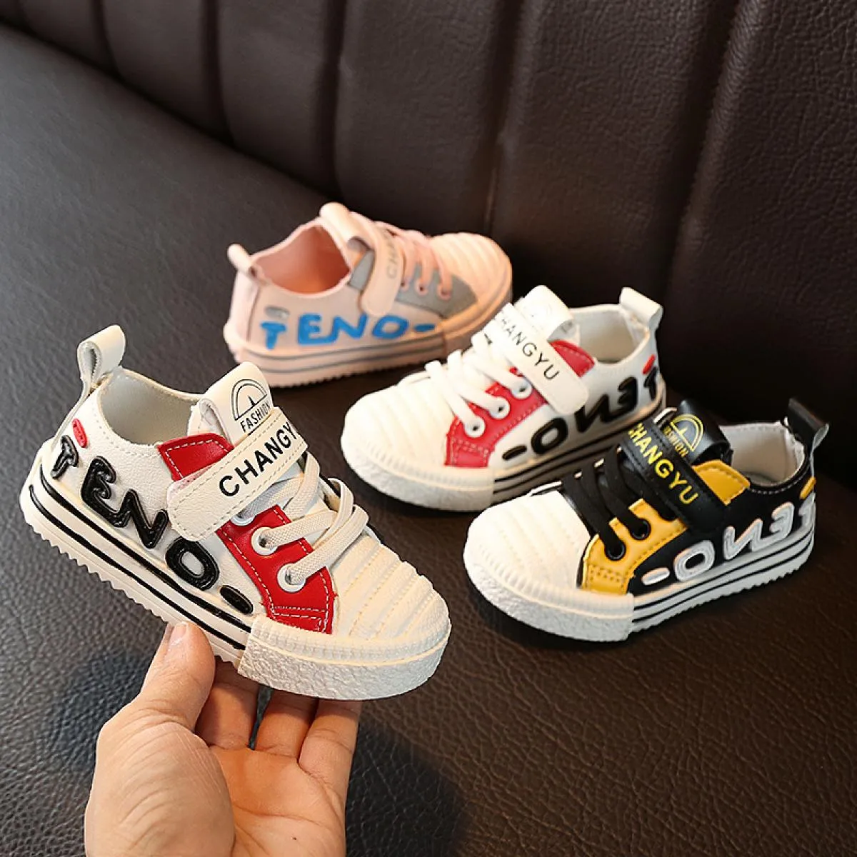 2024 nuove scarpe da studente tutte abbinate calzature casual per bambini scarpe piatte per neonati scarpe sportive per ragazze