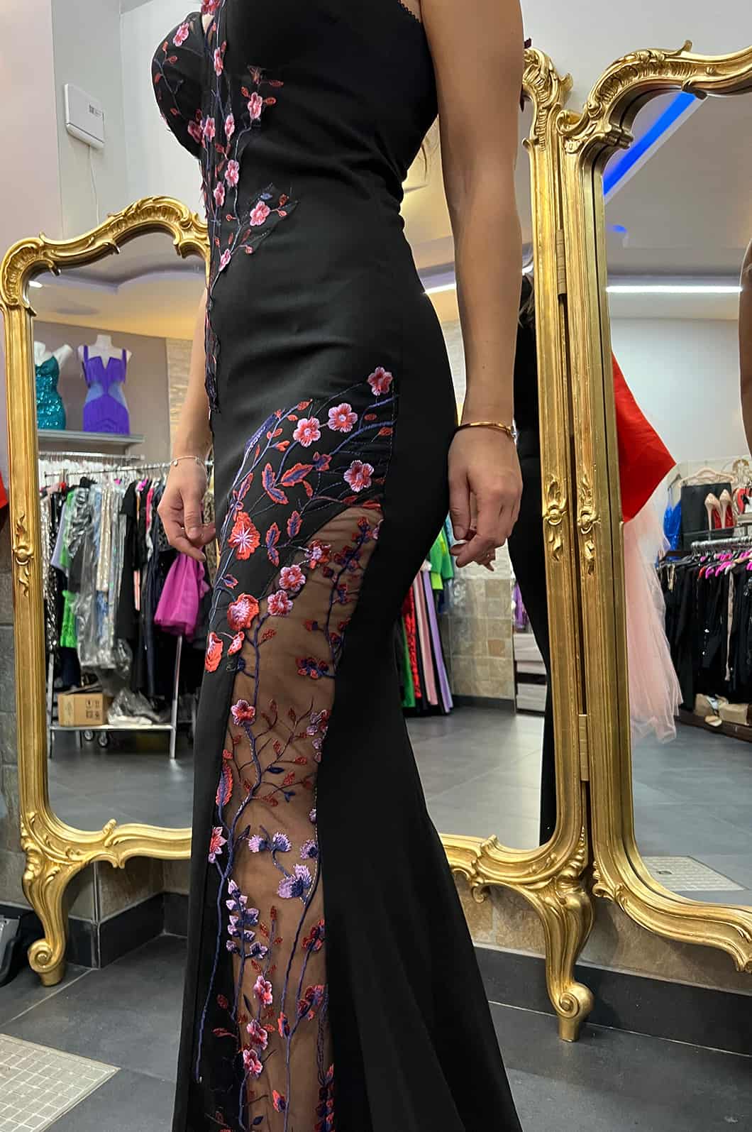 Abito elegante a sirena con ricami