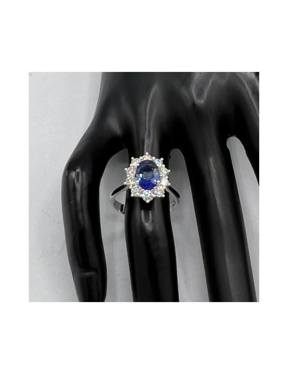 Anello in oro bianco con Zaffiro e Diamanti