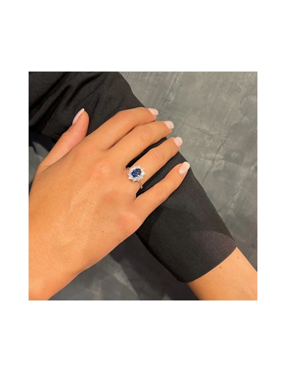 Anello in oro bianco con Zaffiro e Diamanti