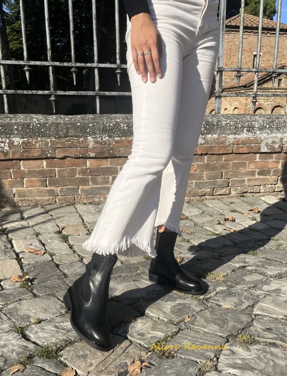 Beatles neri in vera pelle con elastico particolare