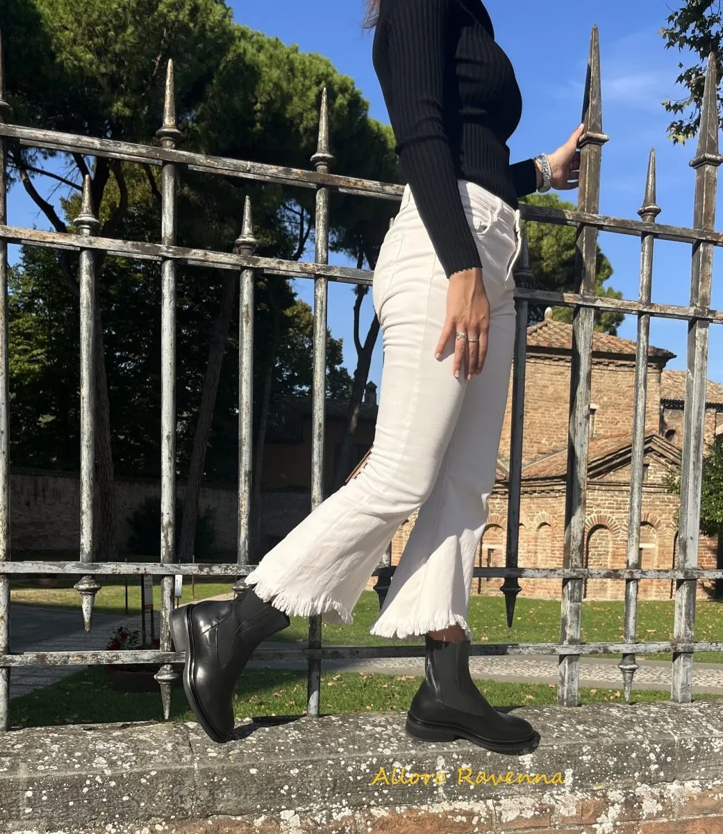 Beatles neri in vera pelle con elastico particolare