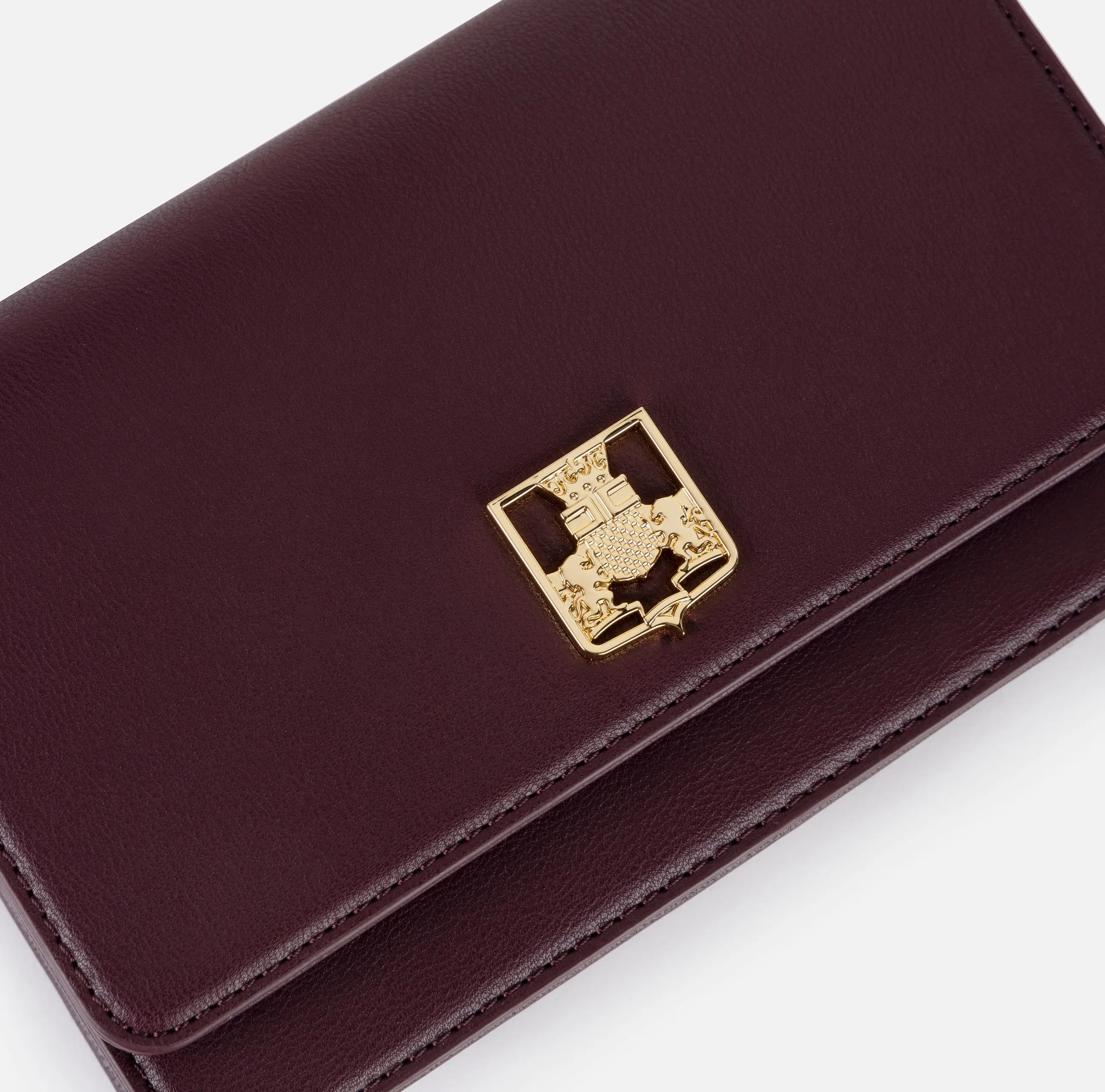 Borsa a tracolla in materiale sintetico con placca logo