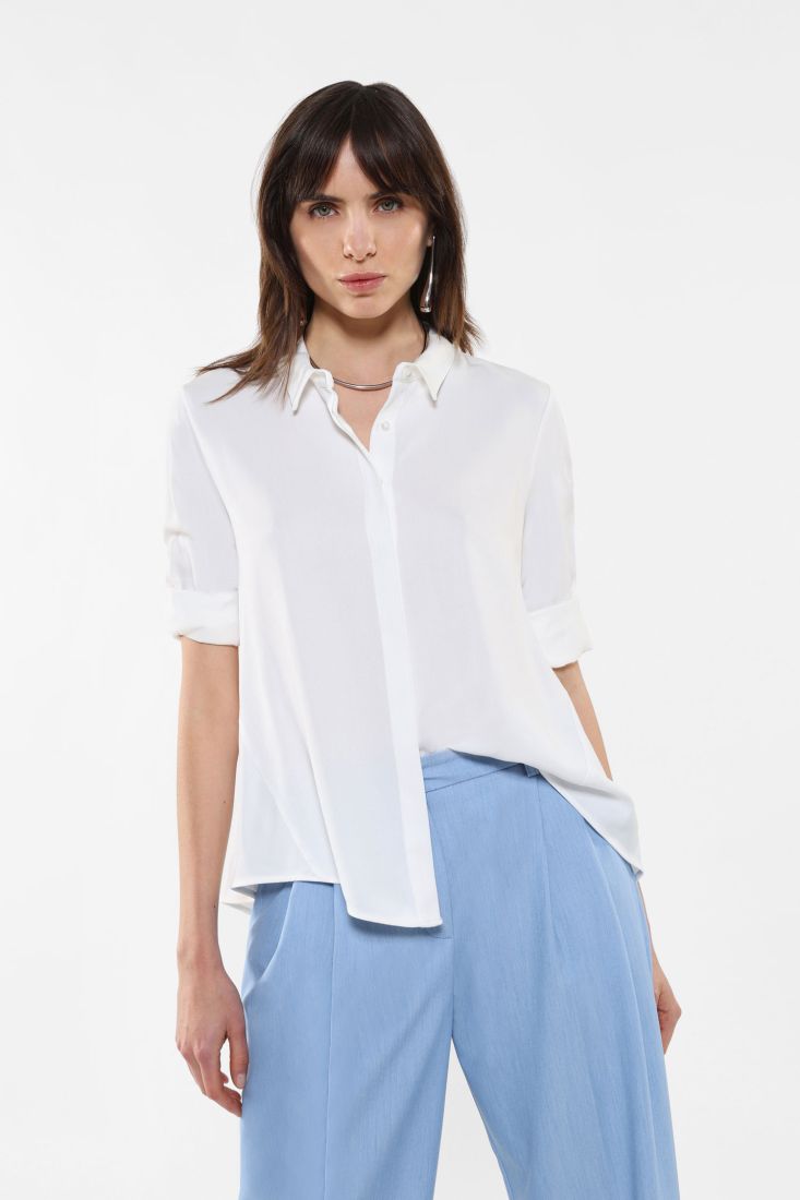 Camicia svasata con colletto classico