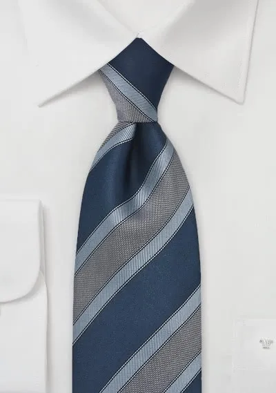 Cravatta righe blu marino