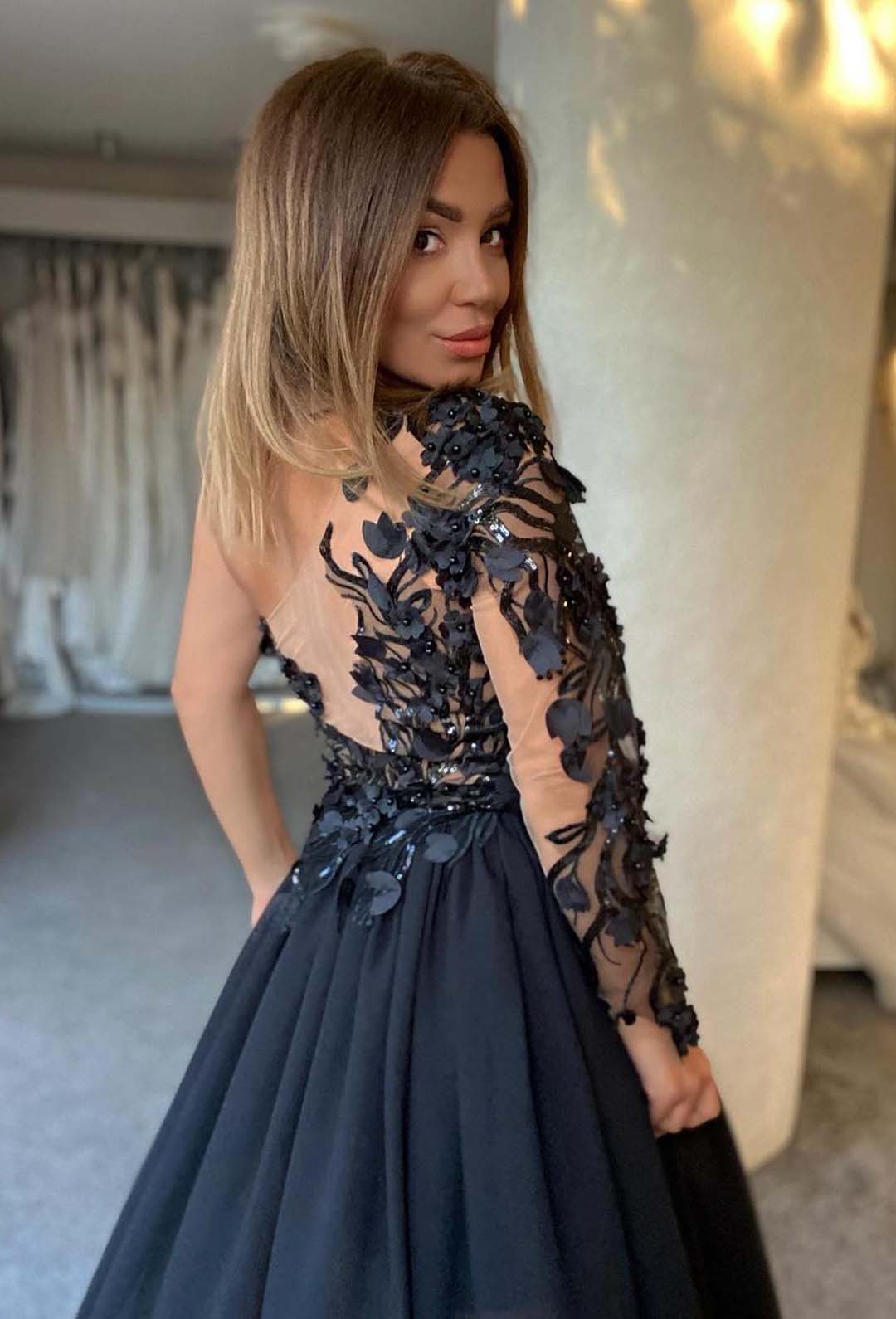 Elegante abito da cerimonia modello mono manica