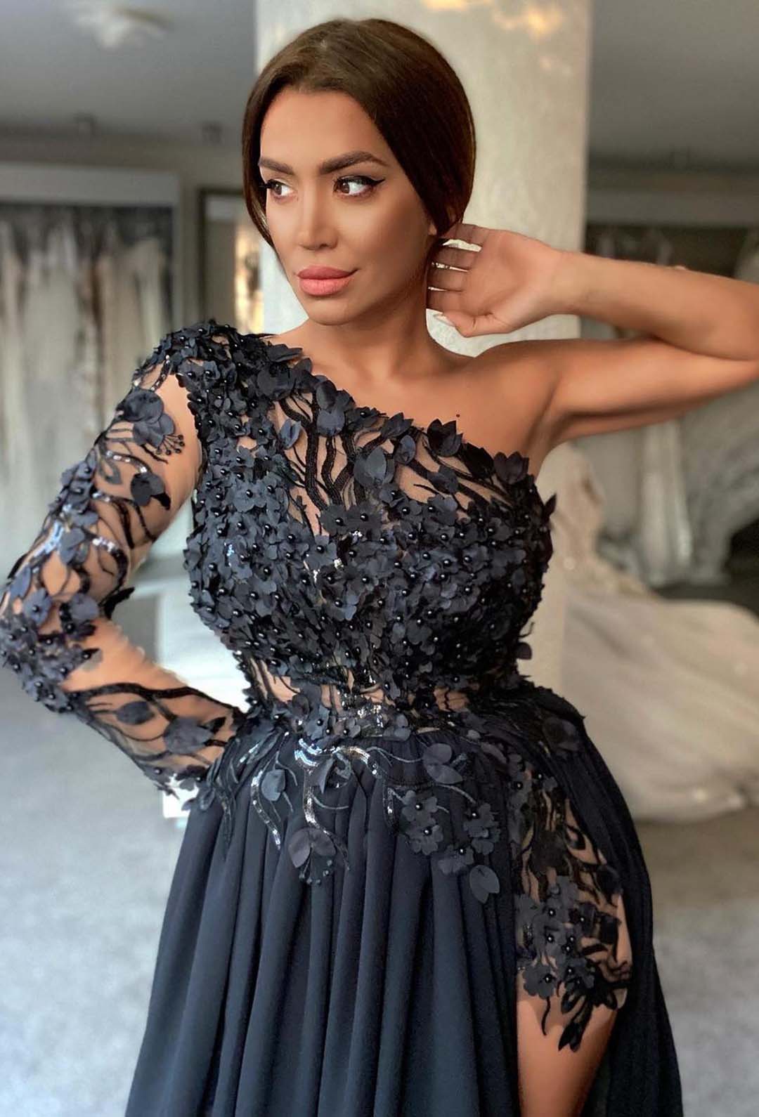 Elegante abito da cerimonia modello mono manica