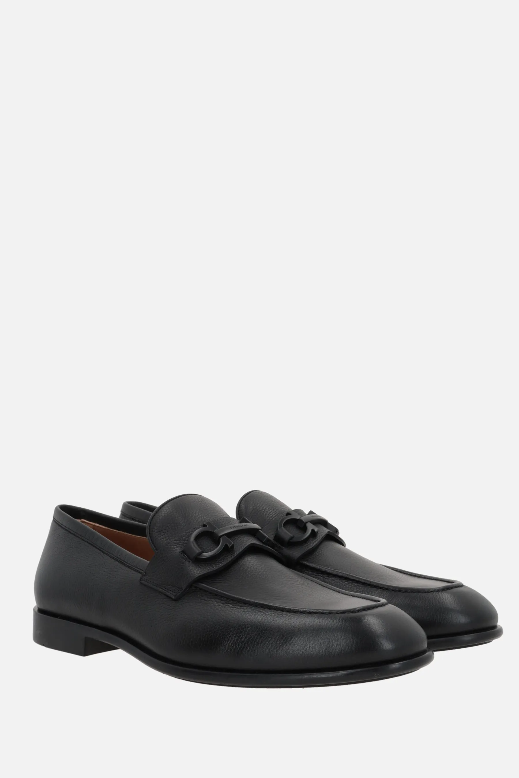 FERRAGAMO mocassino Foster in pelle martellata