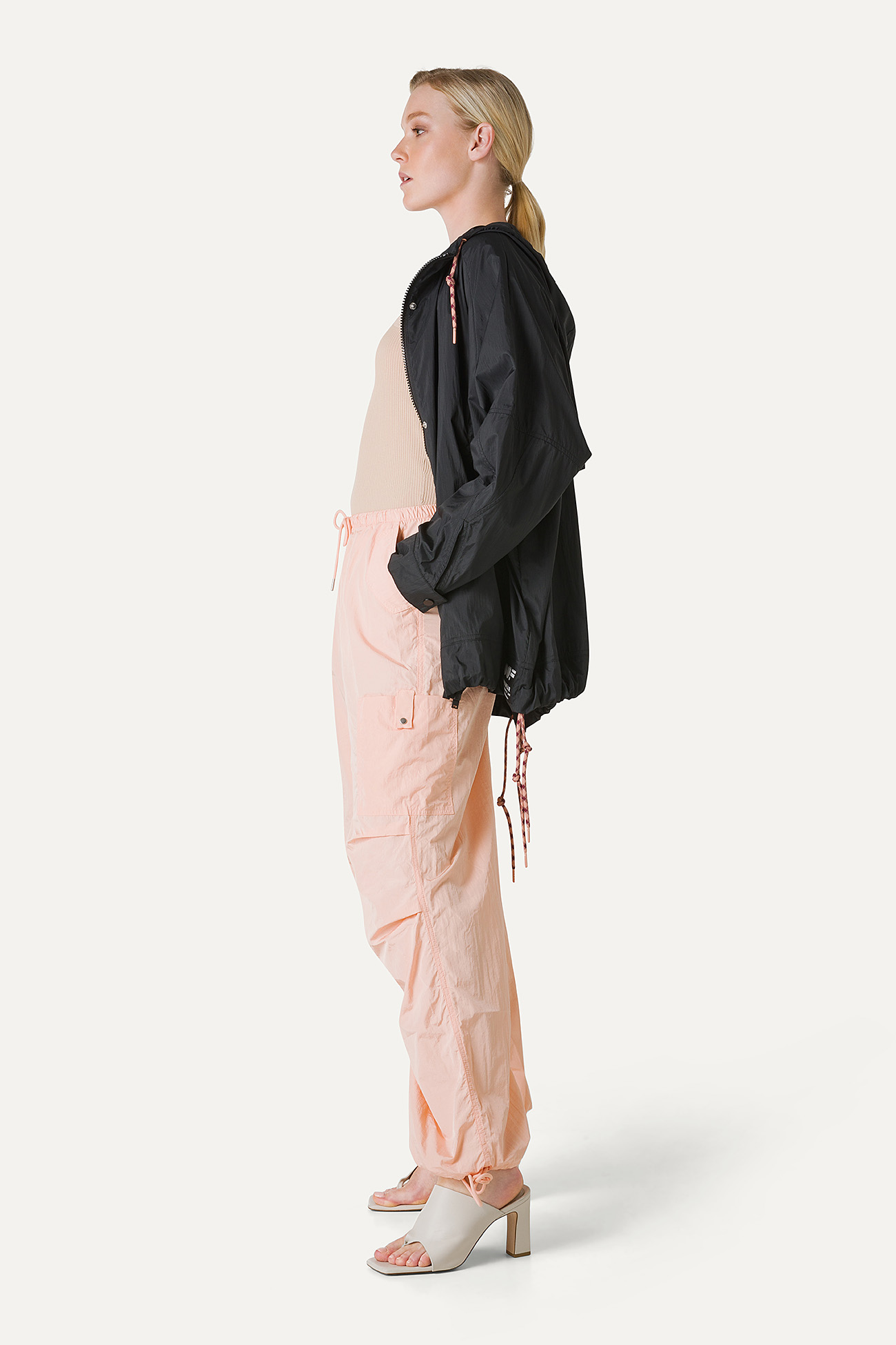 GIACCA CON CAPPUCCIO OVER IN NYLON 9206 - NERO