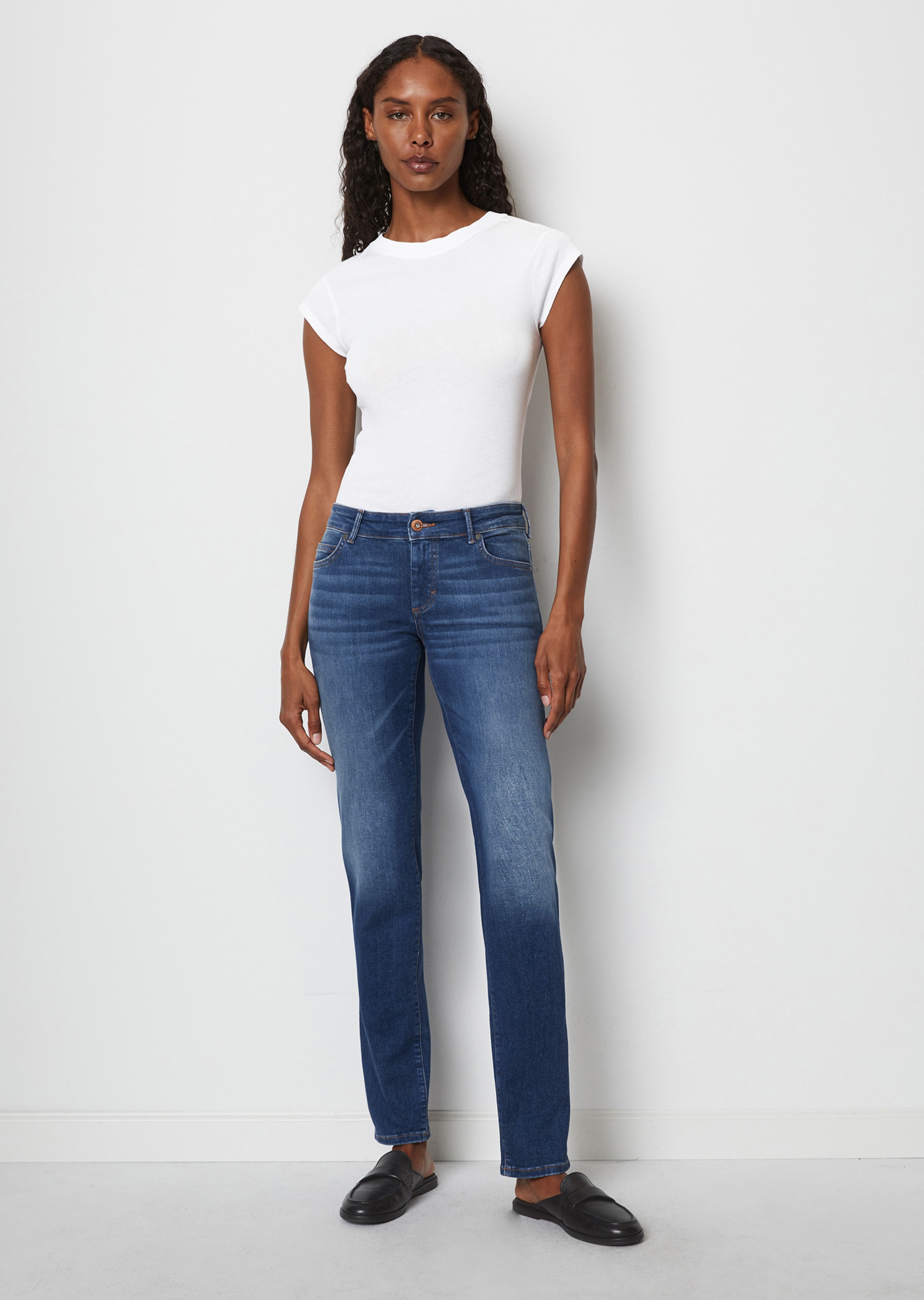 Jeans modello ALBY dritto in denim leggero ed elasticizzato