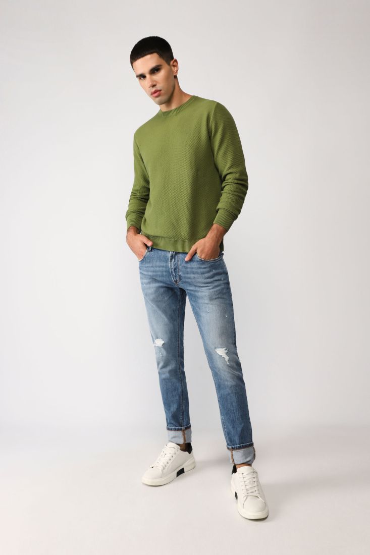 Jeans slim-fit effetto délavé con cinque tasche e abrasioni