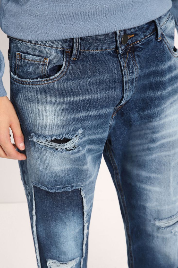 Jeans slim-fit effetto délavé con strappi