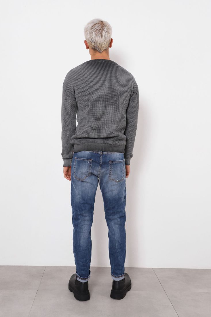 Jeans straight con strappi e abrasioni