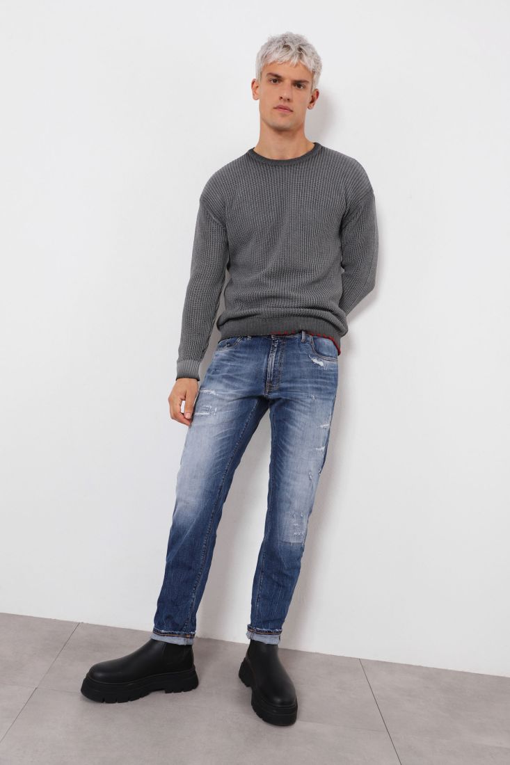 Jeans straight con strappi e abrasioni