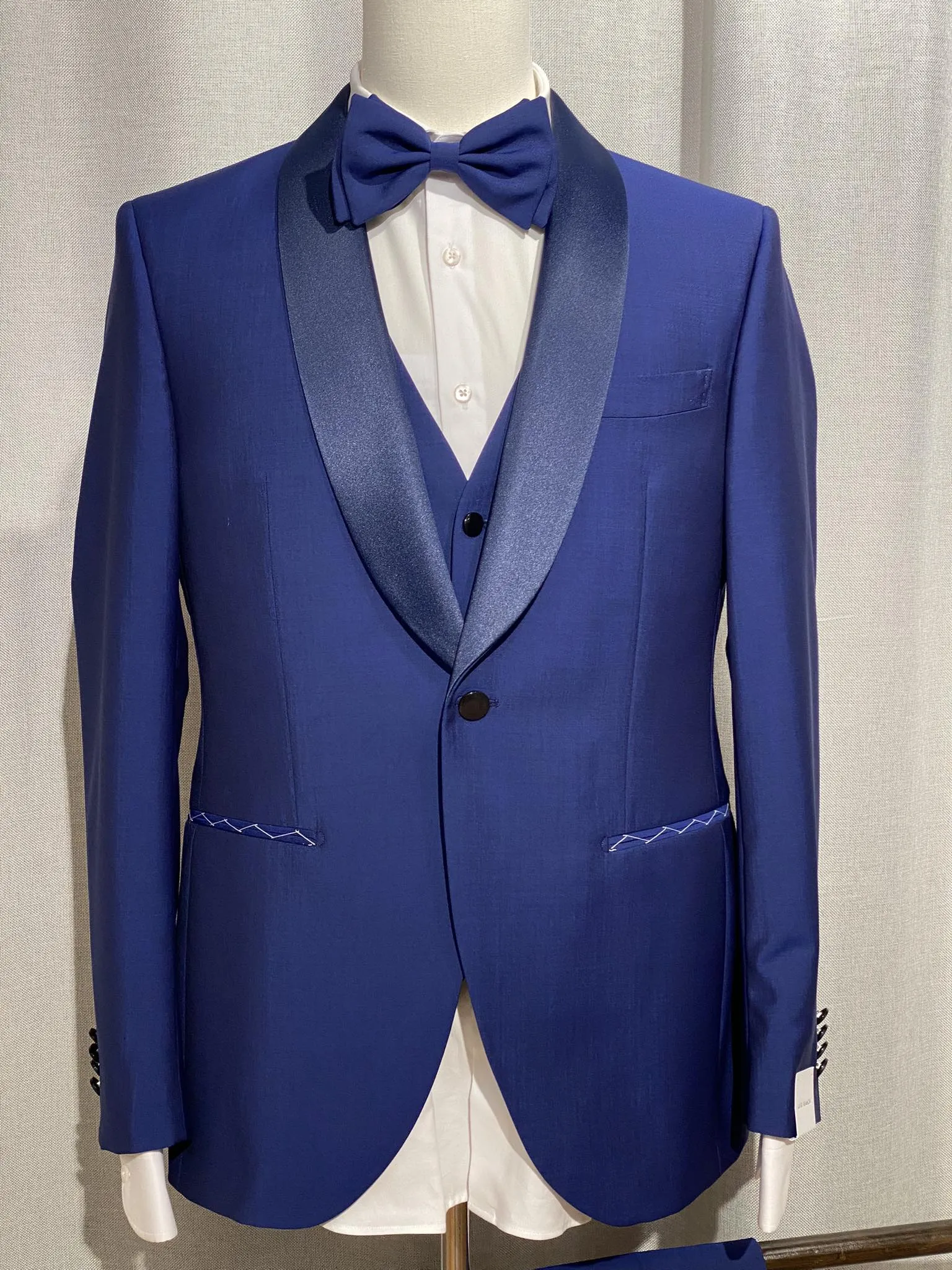 LUIGI BIANCHI MANTOVA  abito uomo smoking un bottone collo 4sciallato con gilet 3346 00503