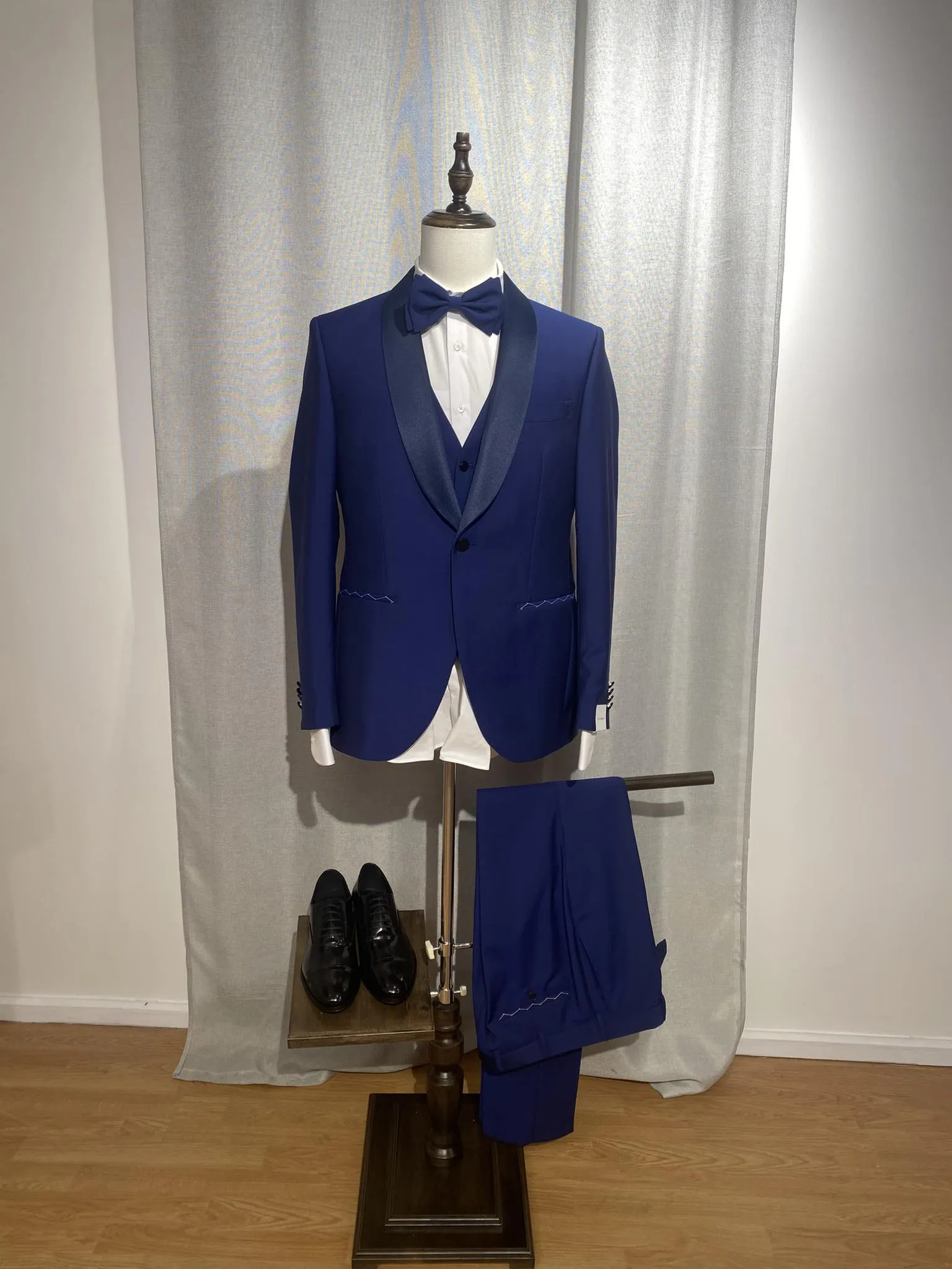 LUIGI BIANCHI MANTOVA  abito uomo smoking un bottone collo 4sciallato con gilet 3346 00503