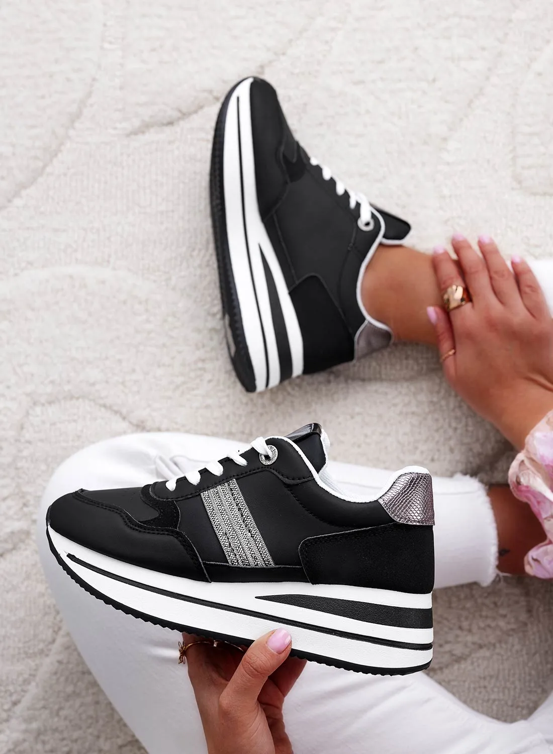 MARGOT - Sneakers nere con inserti e strass argento