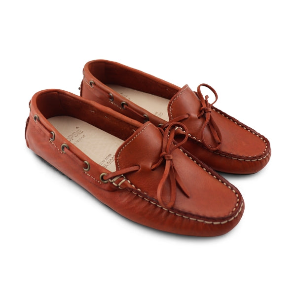 Mocassini con gommini in pelle color cuoio