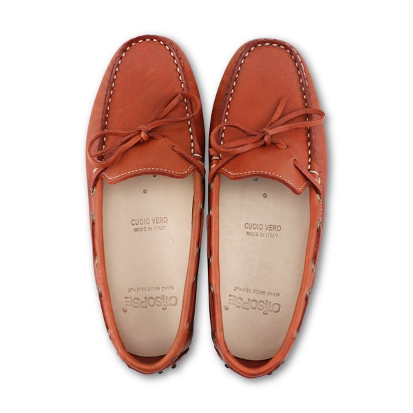Mocassini con gommini in pelle color cuoio