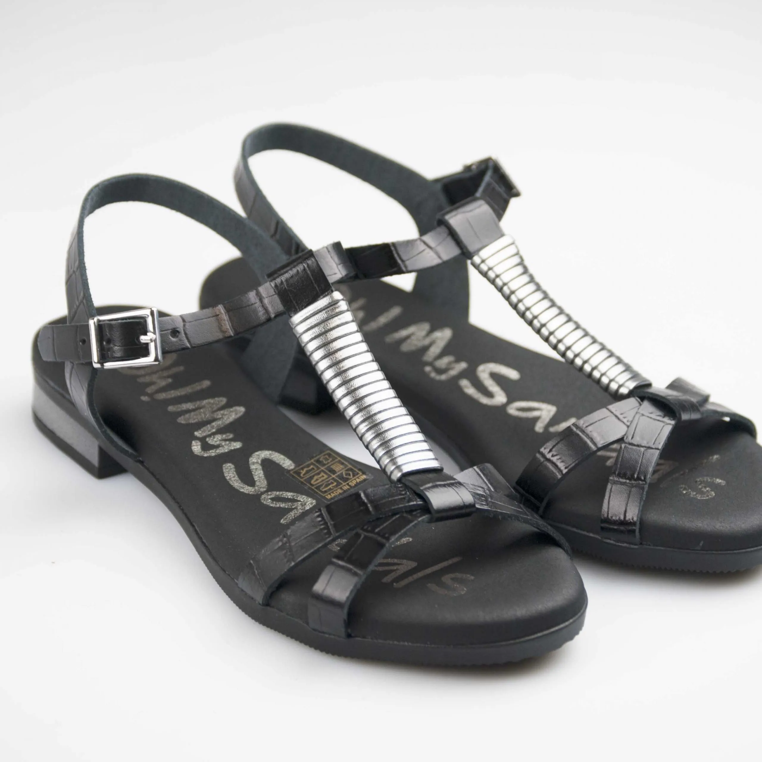 Oh! My Sandals Sandalo in pelle lucida nero con T