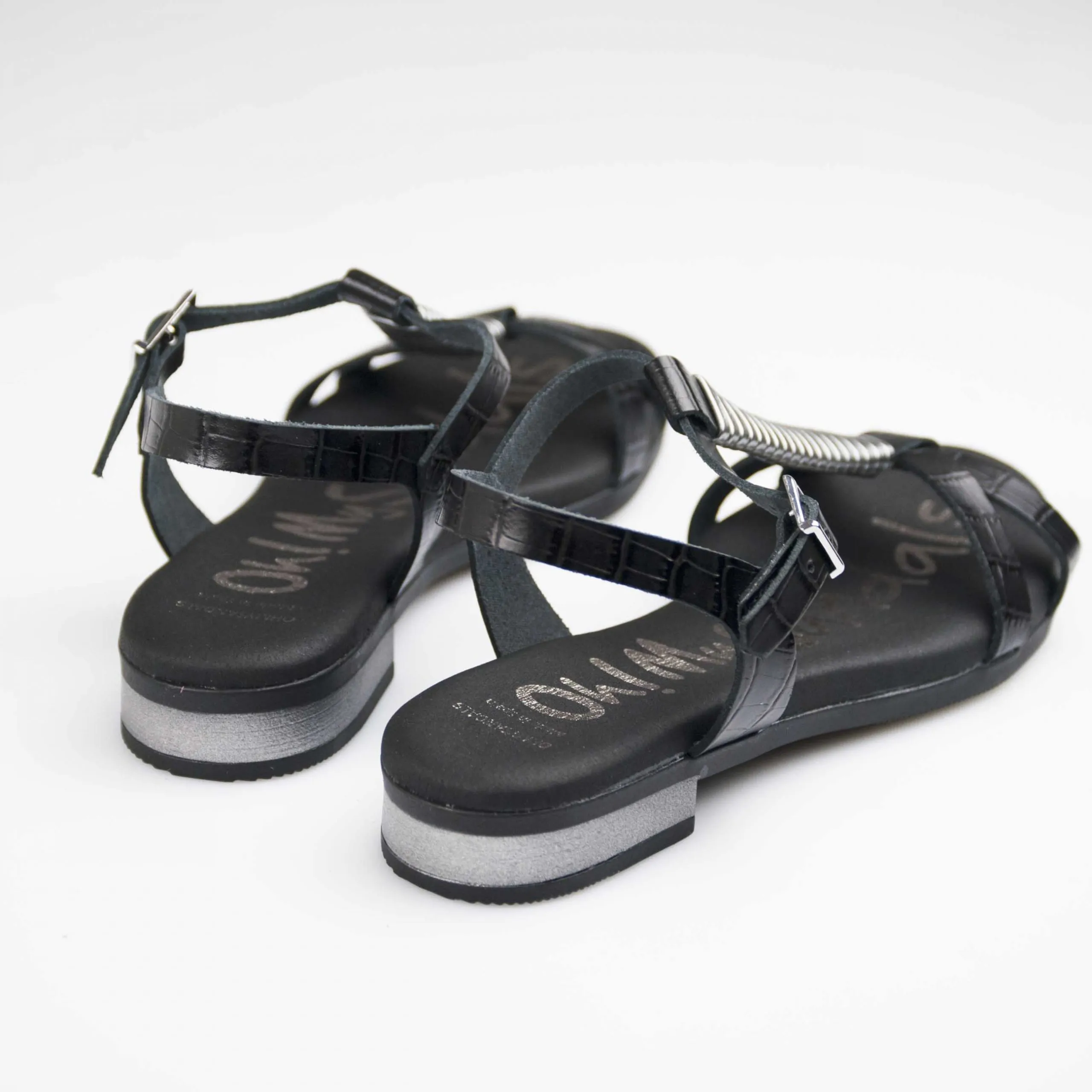 Oh! My Sandals Sandalo in pelle lucida nero con T