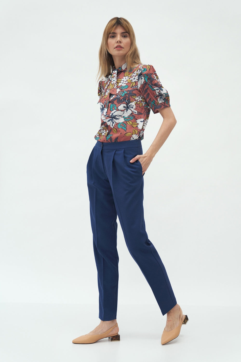 Pantaloni da donna model 152501 Nife