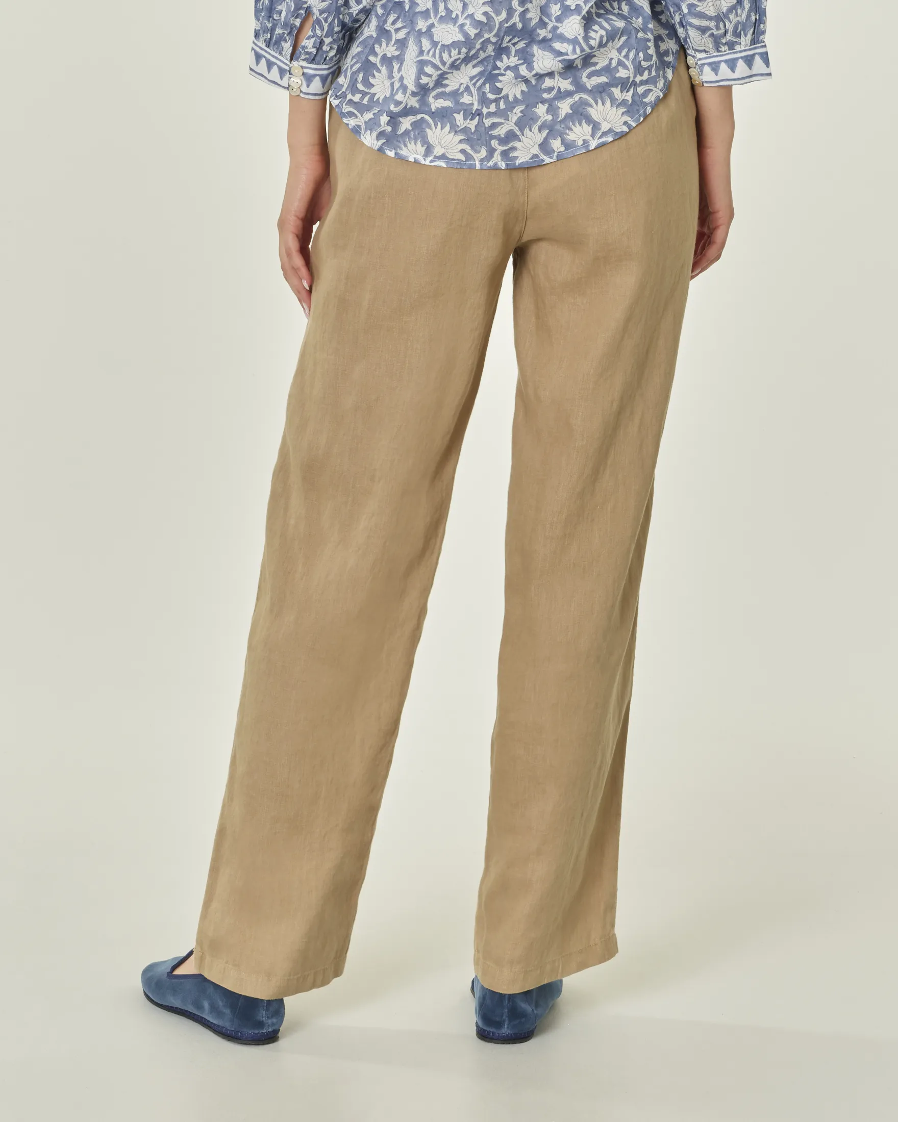 Pantaloni palazzo color tabacco in lino con fascia in vita con elastico inserito