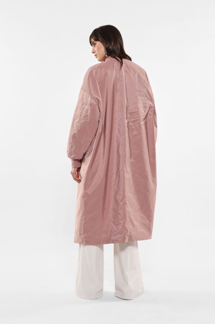 Piumino oversize con orli a contrasto e zip