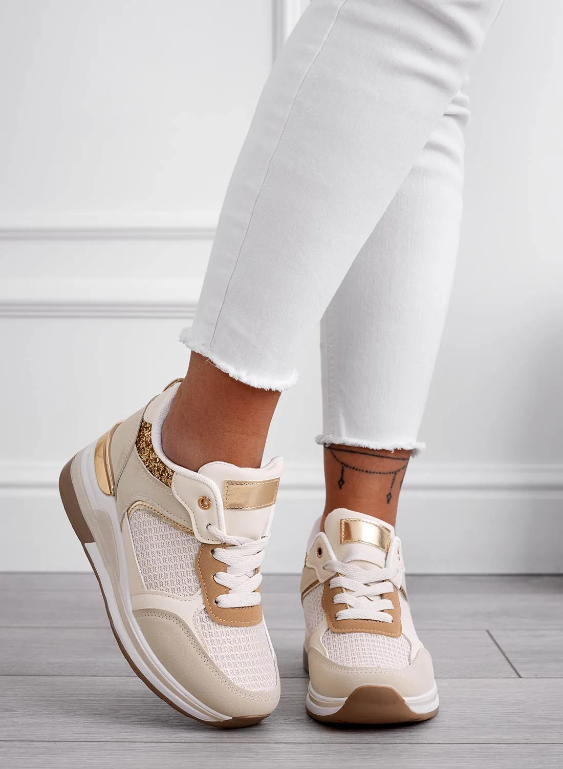 RIVET - Sneakers beige con inserti glitter oro