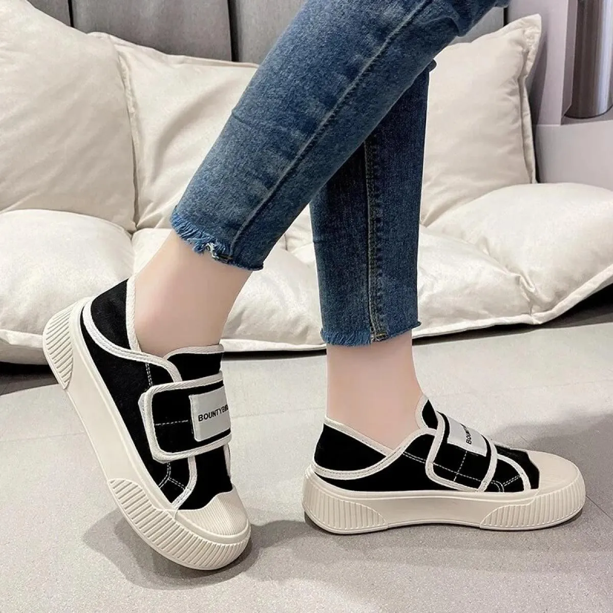 Scarpe di tela da donna 2024 autunno nuova moda leggera suola spessa comode scarpe basse scarpe casual da passeggio all'aperto