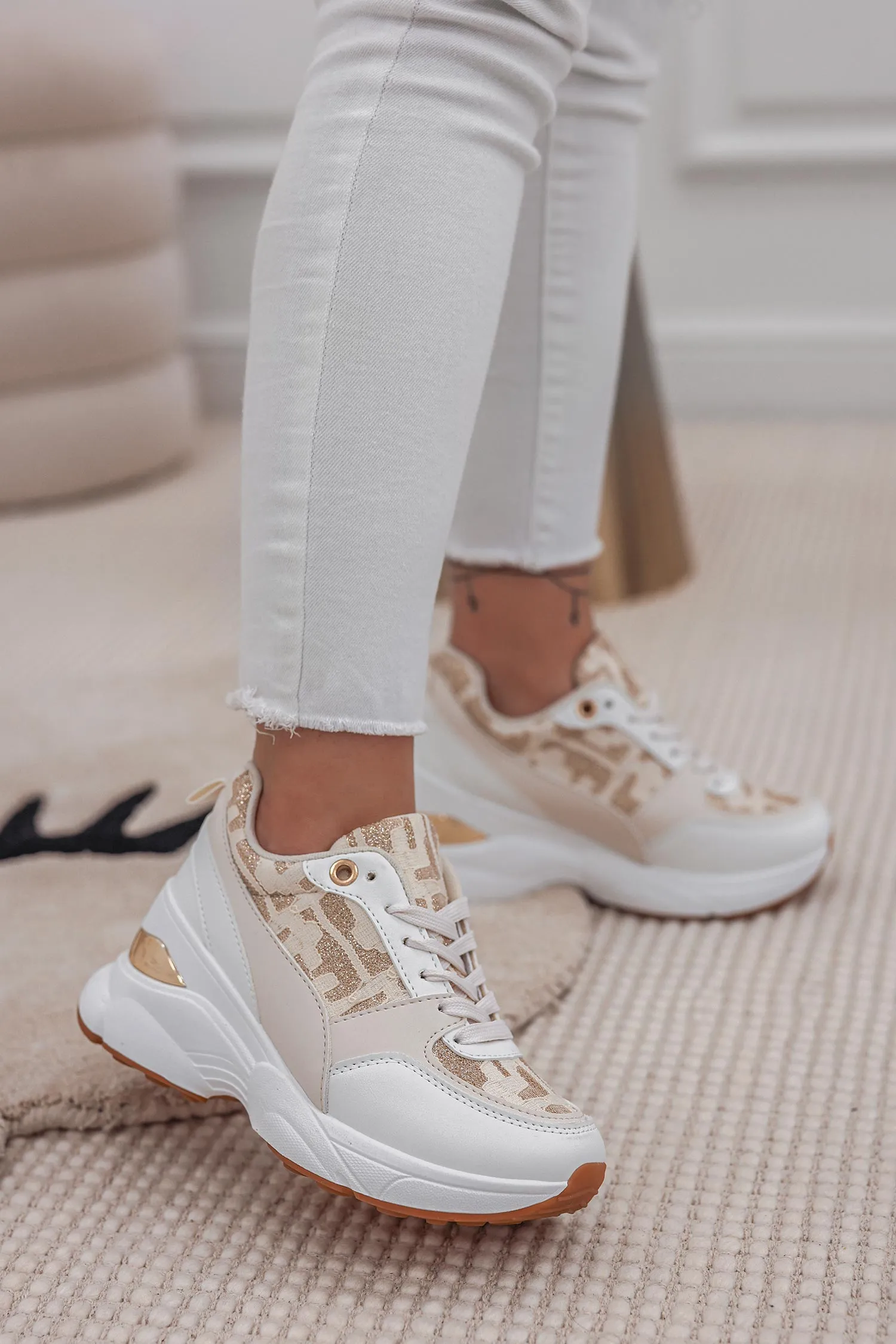 Sneakers beige con inserti glitter oro