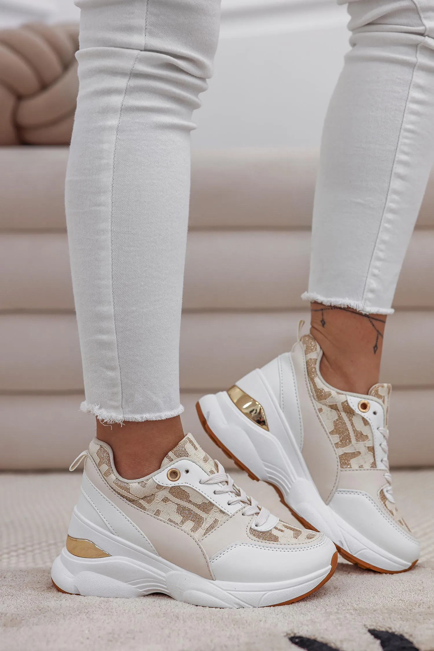 Sneakers beige con inserti glitter oro