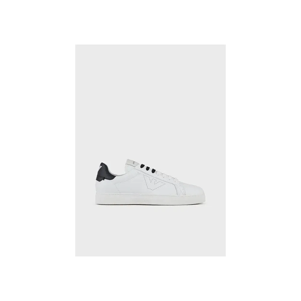 Sneakers in pelle con aquila traforata