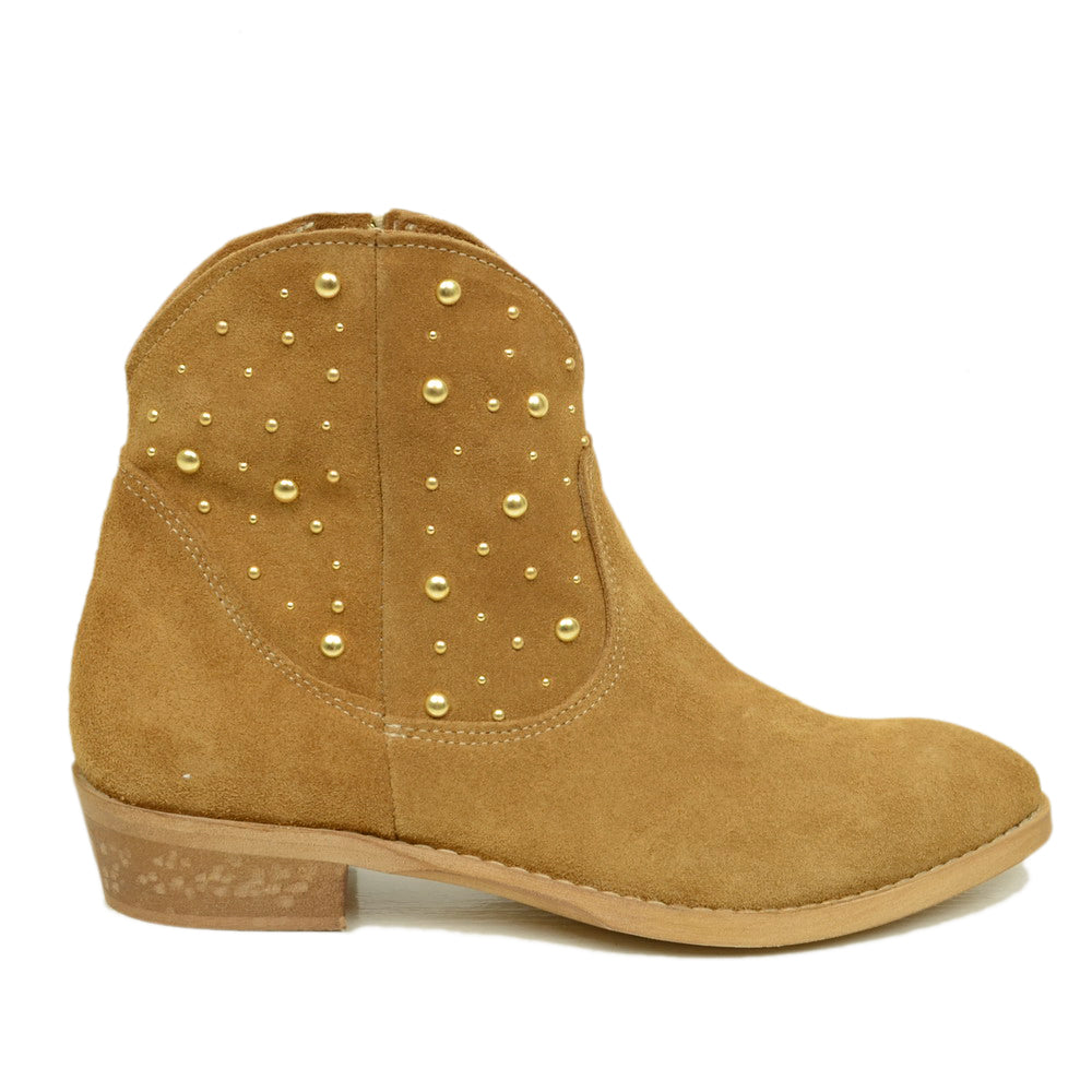 Stivaletti Texani Beige in Camoscio con Borchie Made in Italy