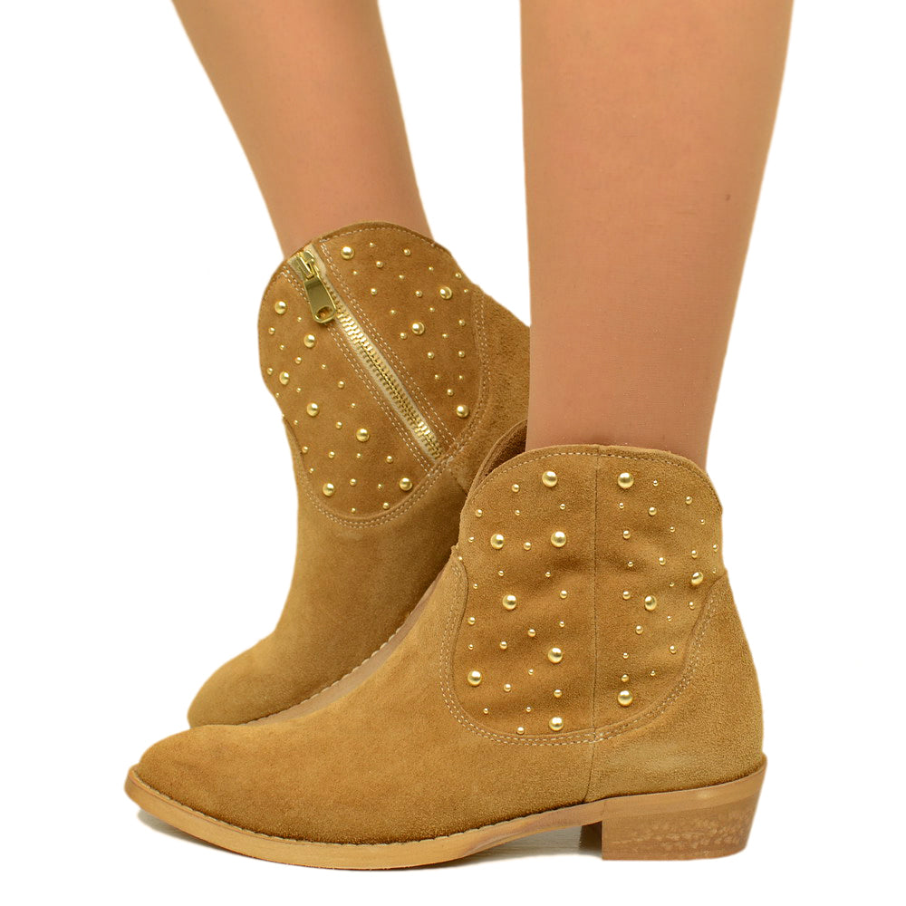 Stivaletti Texani Beige in Camoscio con Borchie Made in Italy