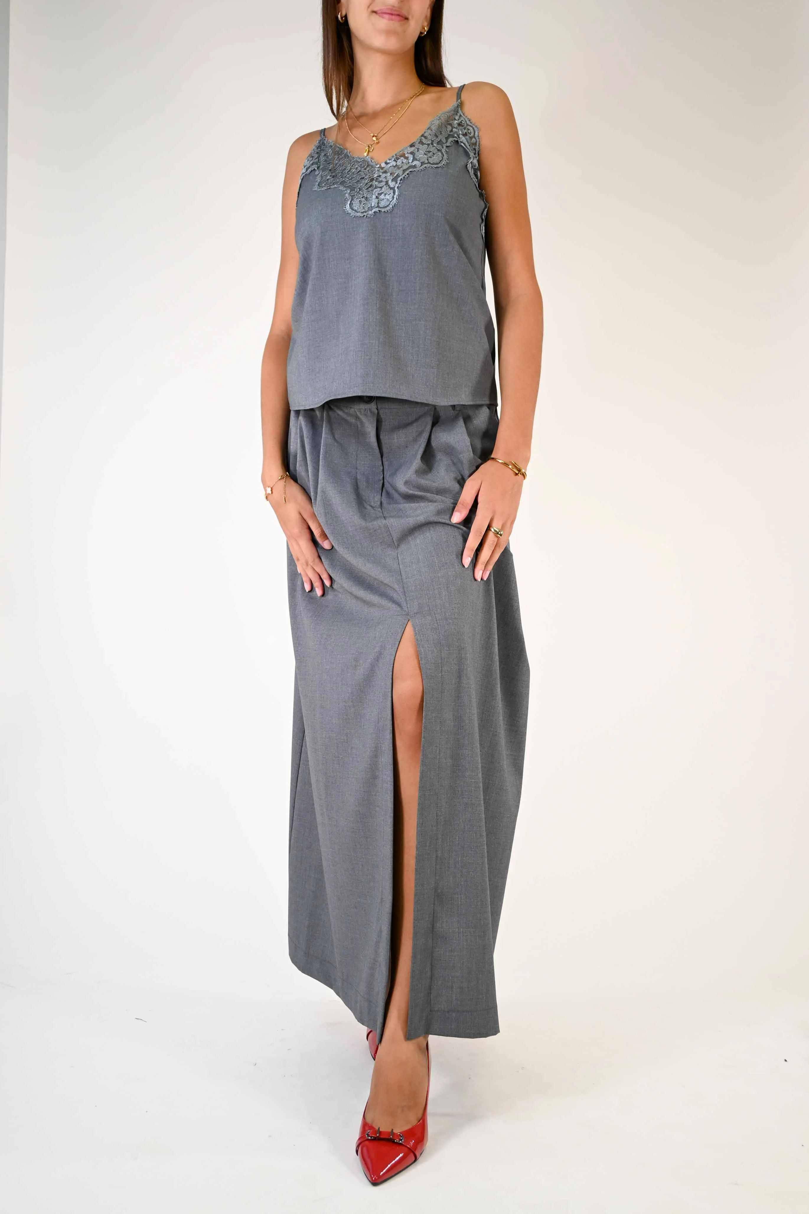 TOP CON INSERTO IN PIZZO E SPALLINA REGOLABILE GRIGIO