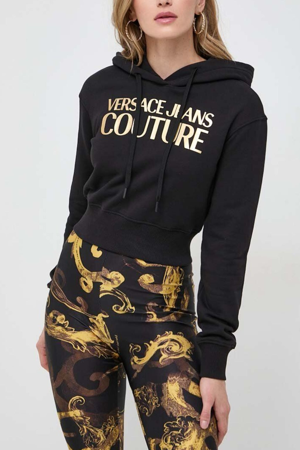 VERSACE JEANS COUTURE FELPA DONNA NERA CROP CON CAPPUCCIO IT04