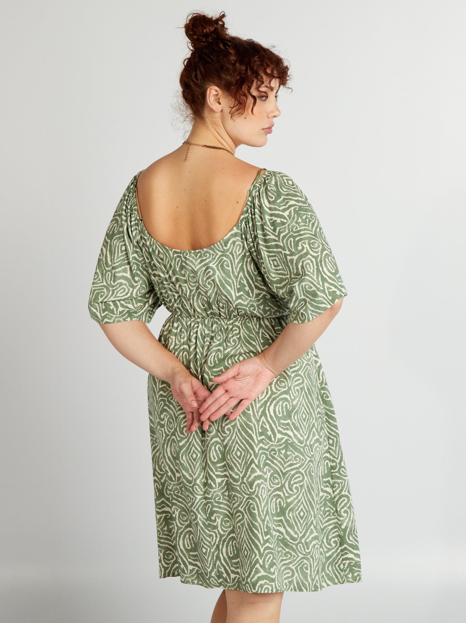 Vestito corto con motivo - VERDE