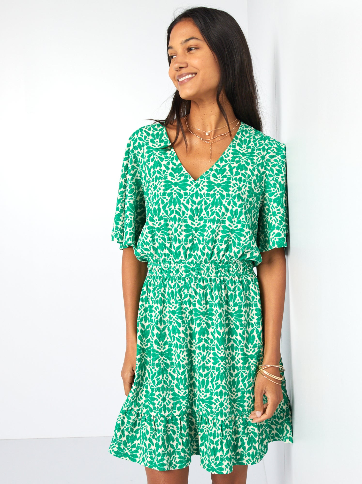 Vestito corto stampato con volant - VERDE
